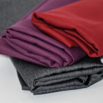 Porównanie materiałów tekstylnych do gadżetów reklamowych: bawełna, poliester czy mikrofibra? Porównanie materiałów tekstylnych do gadżetów reklamowych: bawełna, poliester czy mikrofibra?