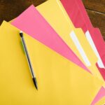 Teczki z logo – skuteczne narzędzie promocji marki meetingart